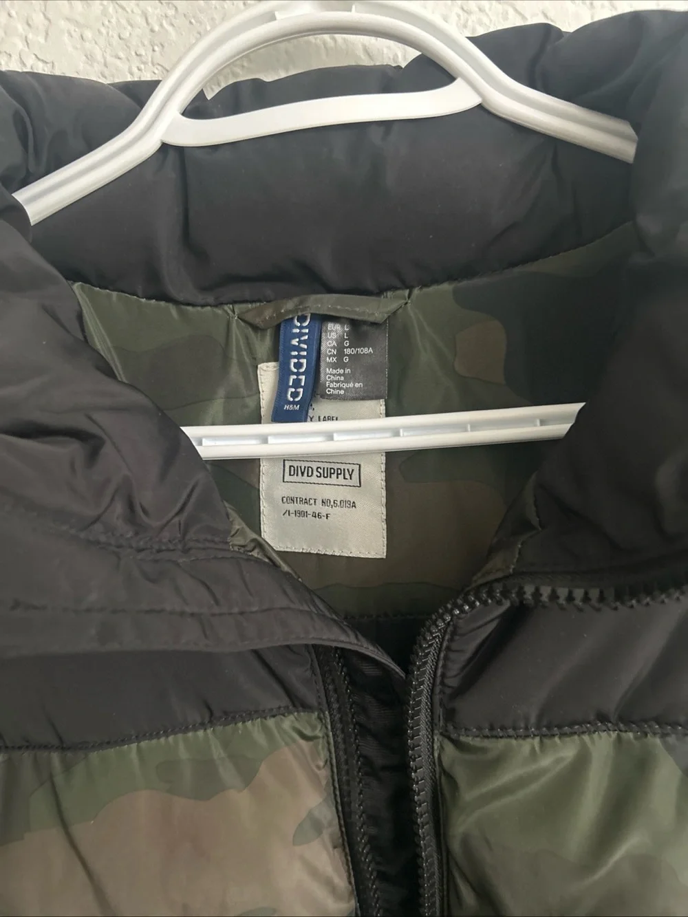 H&M Men's Camouflage Puffer Jacket - Green & Black